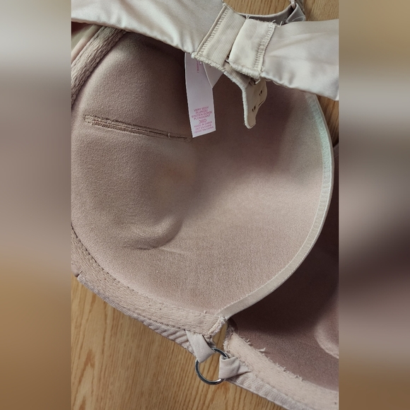 Victoria's Secret Tan T-Shirt Bra with Seamless Molded Cups - Picture 5 of 6